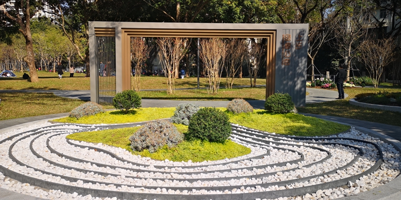 上步綠廊公園作為福田上步路軌道公園帶的首個建成公共空間，上步綠廊公園成為地鐵街區恢復景觀、激活高密度老城區活力的典范。.jpg